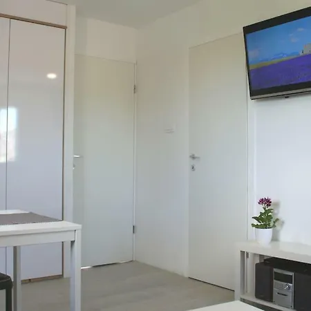 Betina 16607a Apartamento Tisno